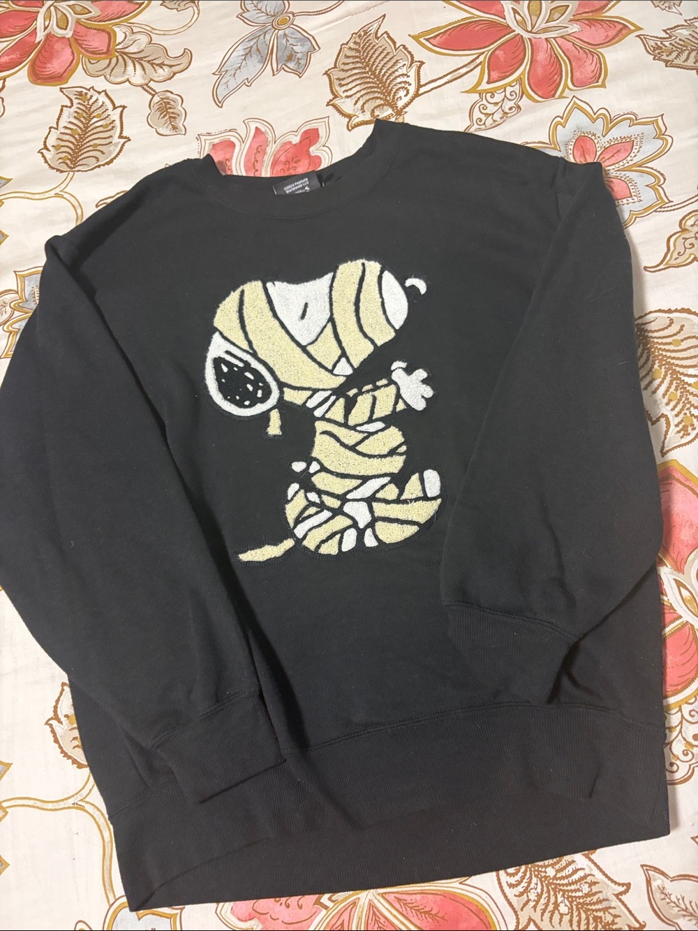 Snoopy Halloween Sweatshirt - Picture 2 of 2